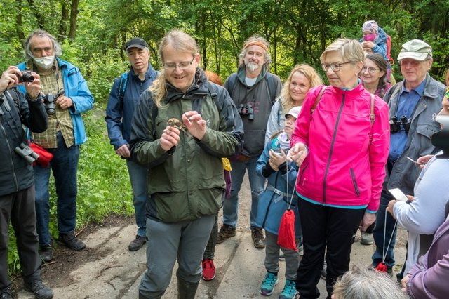 Ornitolog Libor Praus s účastníky vycházky