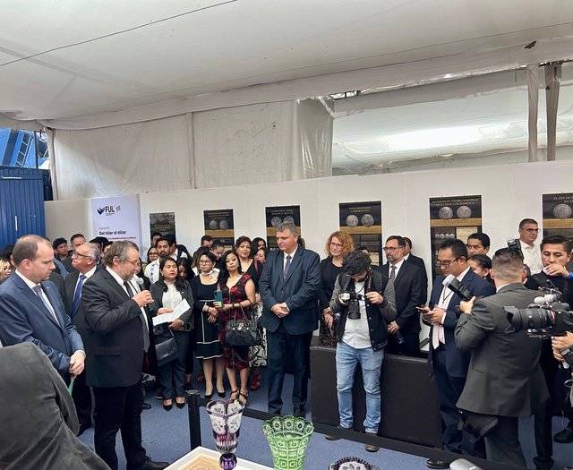 Od tolaru k dolaru - Mexiko - Petr Vorel hovoří o výstavě Od tolaru k dolaru na zahájení knižního festivalu