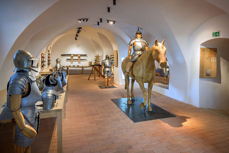 Pernštejnská rezidence, zbrojnice